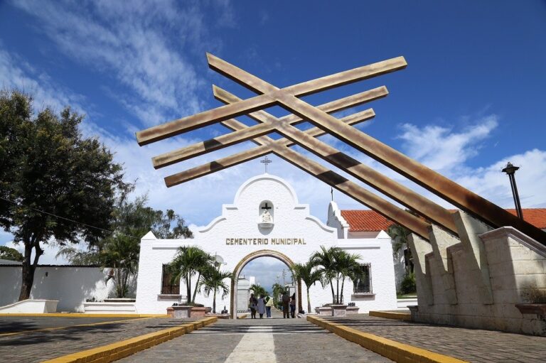 CEMENTERIO 30 DE MARZO 768x511