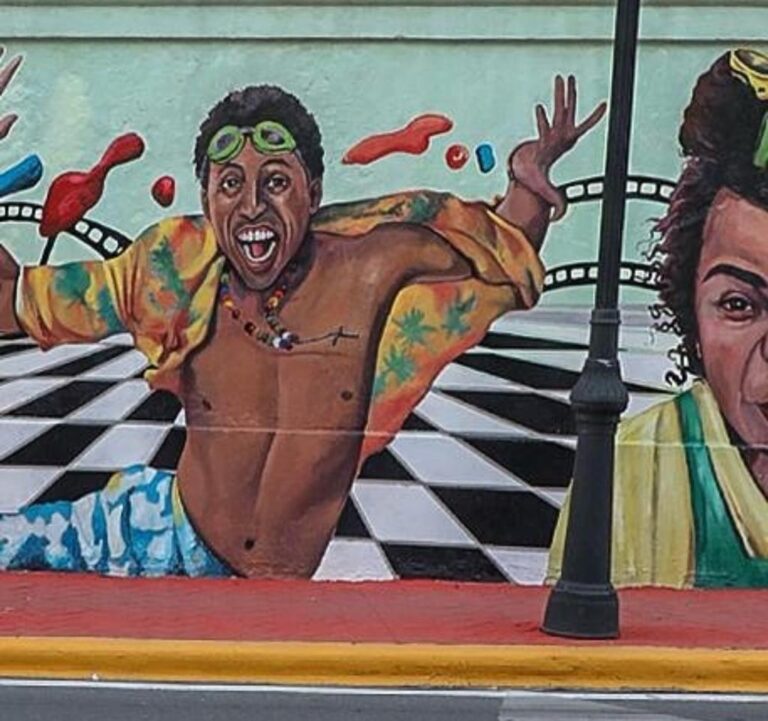 Mural en Honor a la comedia actual 768x721