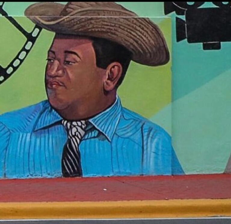 Mural en honor a la comedia 768x745