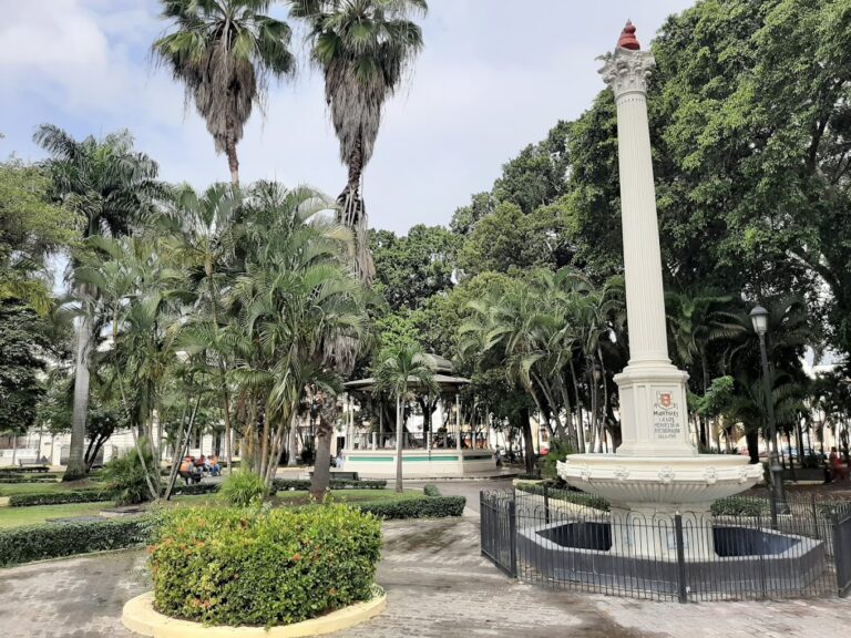 obelisco parque duarte santiago 768x576